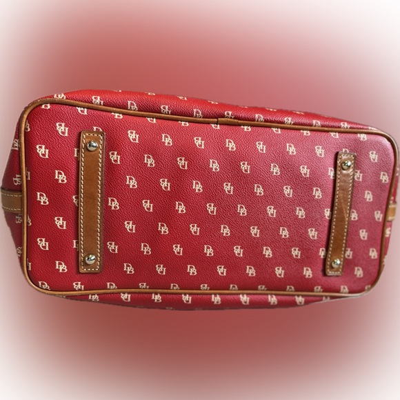 Dooney & Bourke tote bag. Red with leather straps. DB decor - Picture 3 of 5